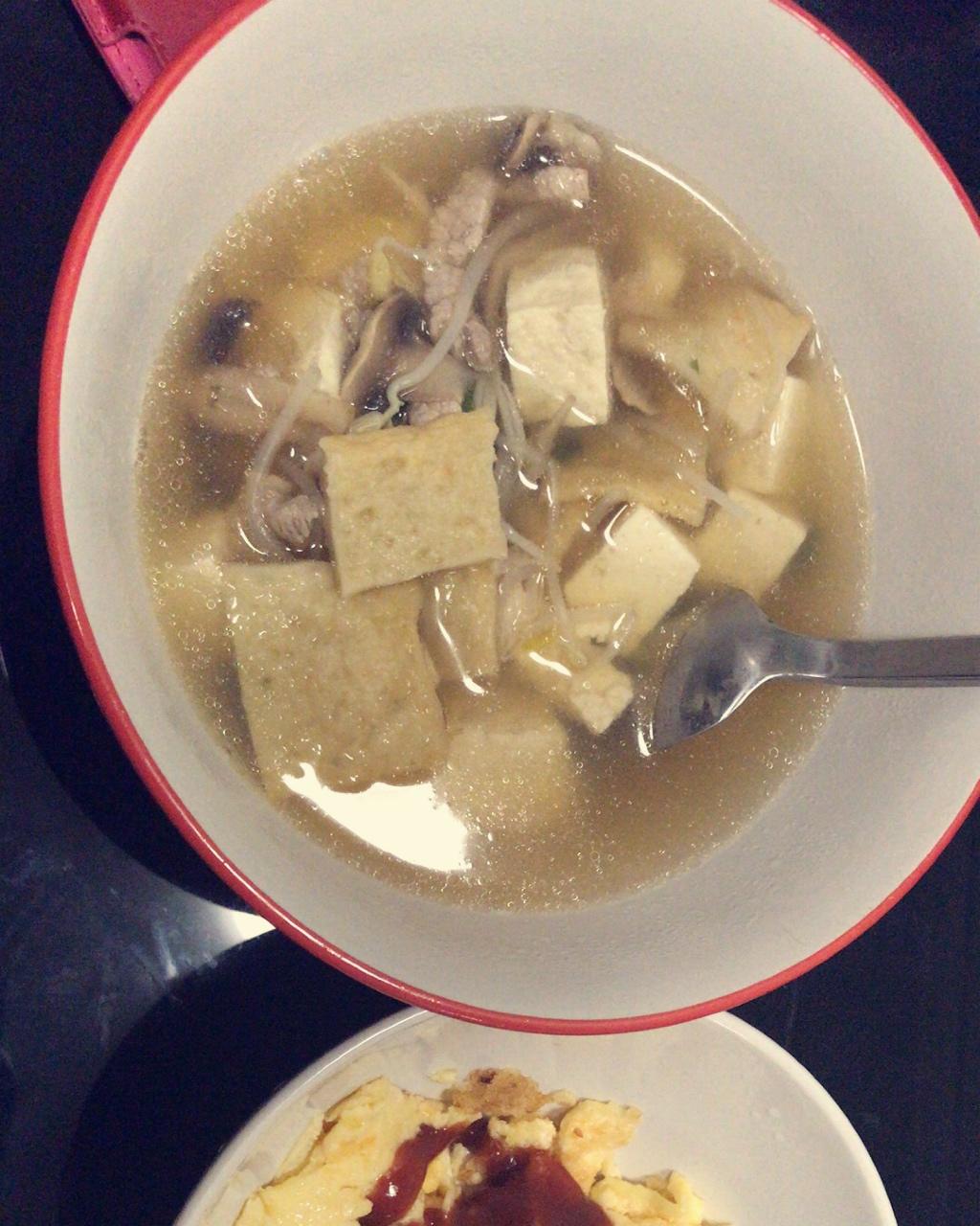 金针菇豆腐肉片汤