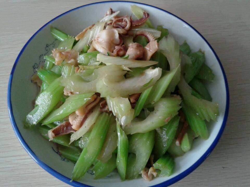 西芹炒鱿鱼