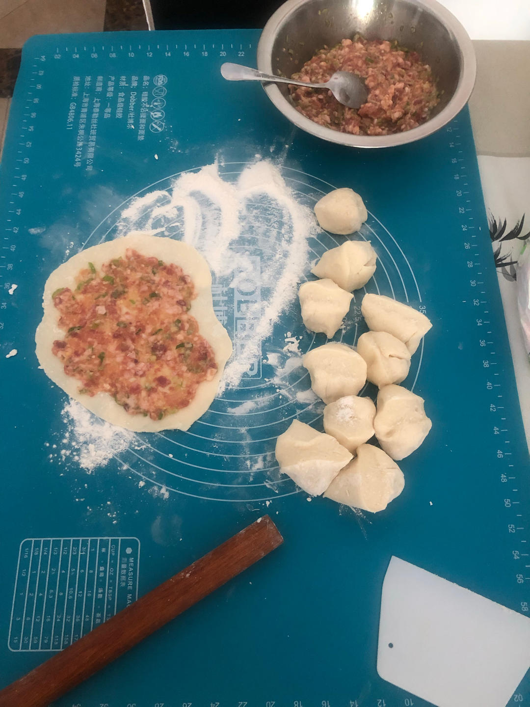 菜馍(菜龙、蒸菜卷、皮白、馅绿)