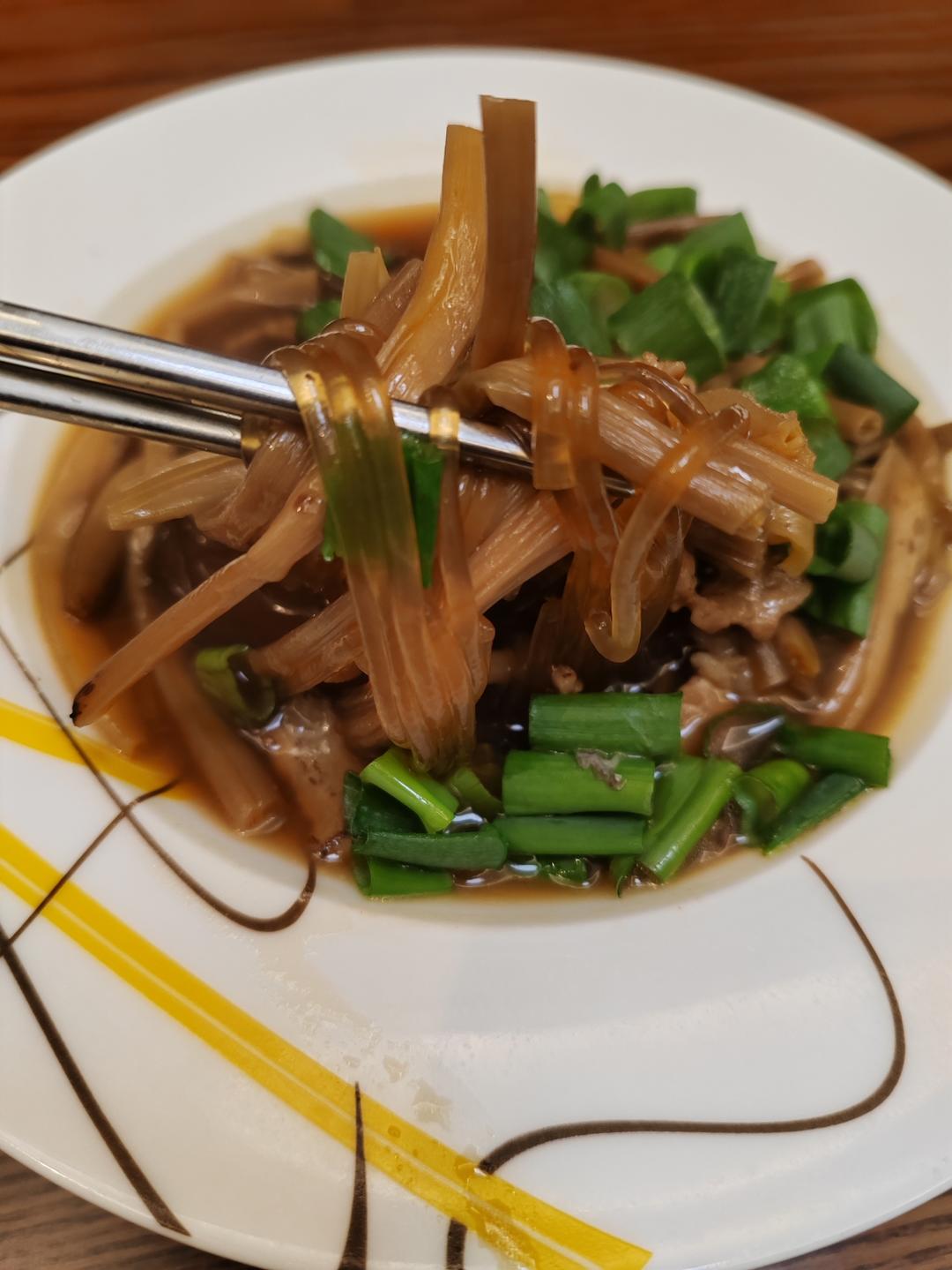 家常肉末黄花菜汤