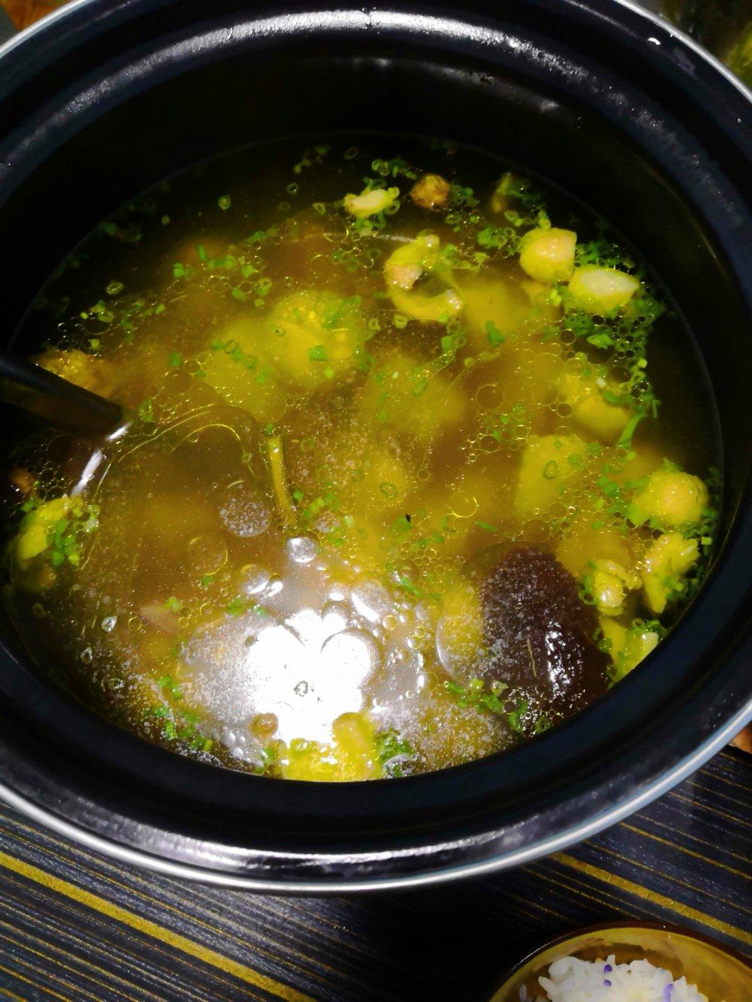 枸杞红枣乌鸡汤