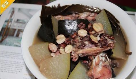 荷叶冬瓜鱼汤的做法