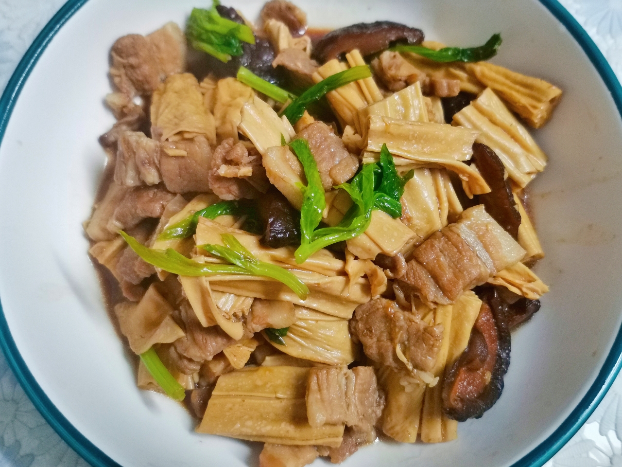 腐竹香菇烧肉的做法