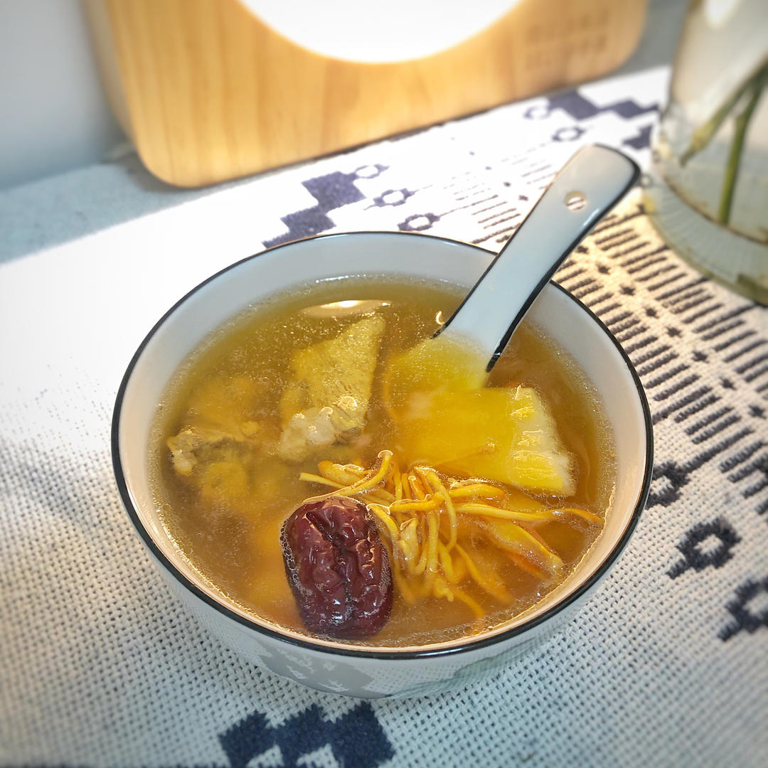 虫草花山药枸杞龙骨汤