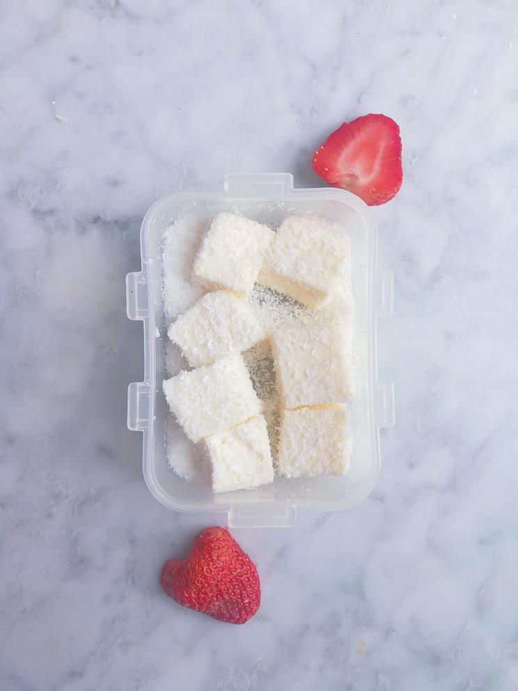 完胜85度C牛奶椰丝小方