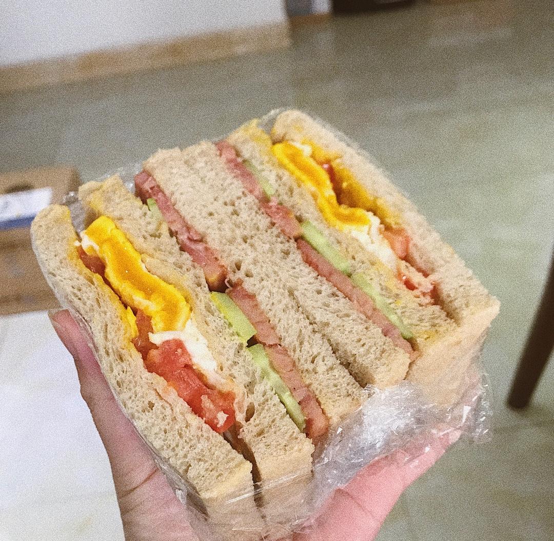 如何做超厚的沼三明治~详细tip！牛油果鸡蛋午餐肉三明治~