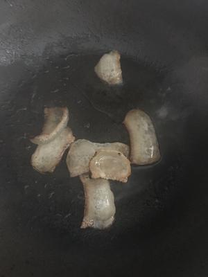 腊肉炒荷兰豆的做法 步骤2