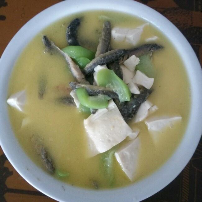 泥鳅丝瓜炖豆腐的做法