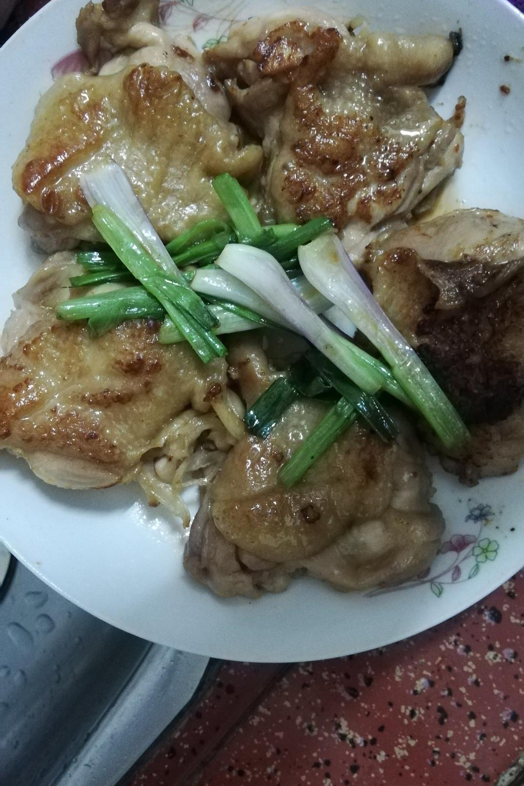 简单易做的香煎黑椒鸡排 柠檬鸡腿肉做法