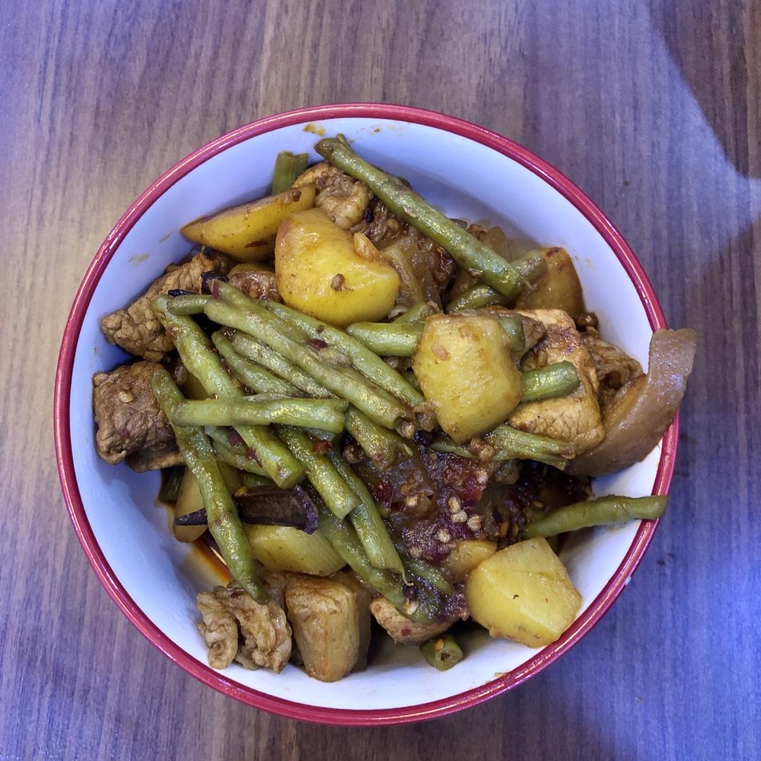 秘制土豆豆角炖肉