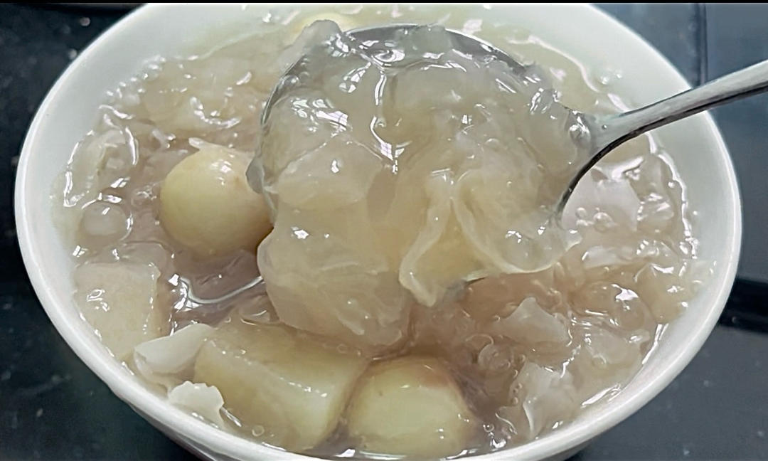 冰糖雪梨银耳汤