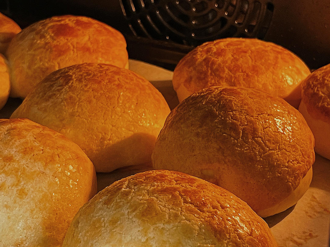 做100款面包の12：在家开茶餐厅!港式菠萝包 –不划格子自然裂开的香酥脆皮！菠萝油/酥皮包