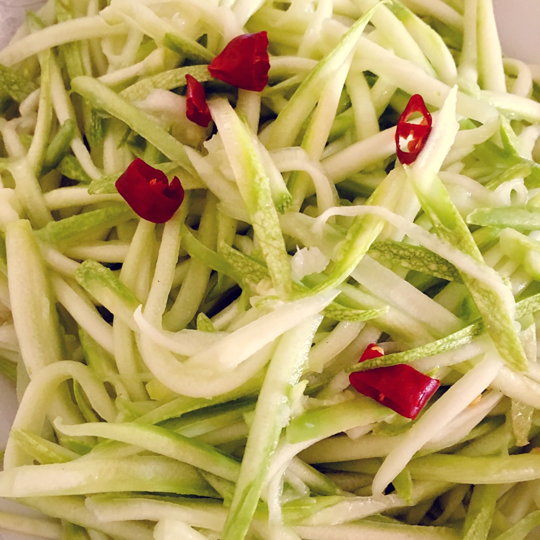 石头102102做的生拌西葫芦