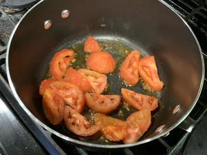 藤椒🌱番茄🍅酸汤鸡腿肉🍗牛肚🐂的做法 步骤6