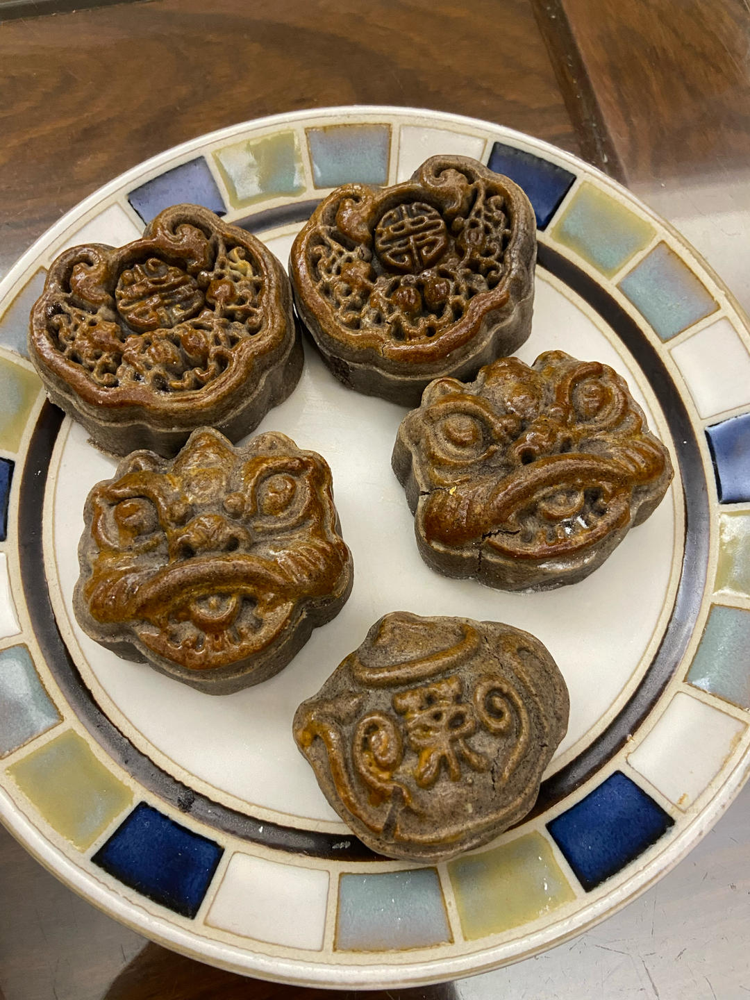 黑金网红月饼