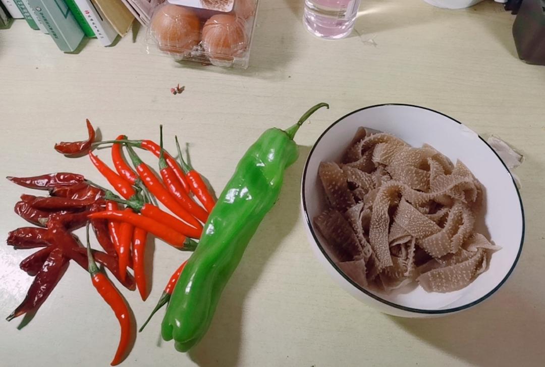 宿舍川湘红油香辣牛百叶