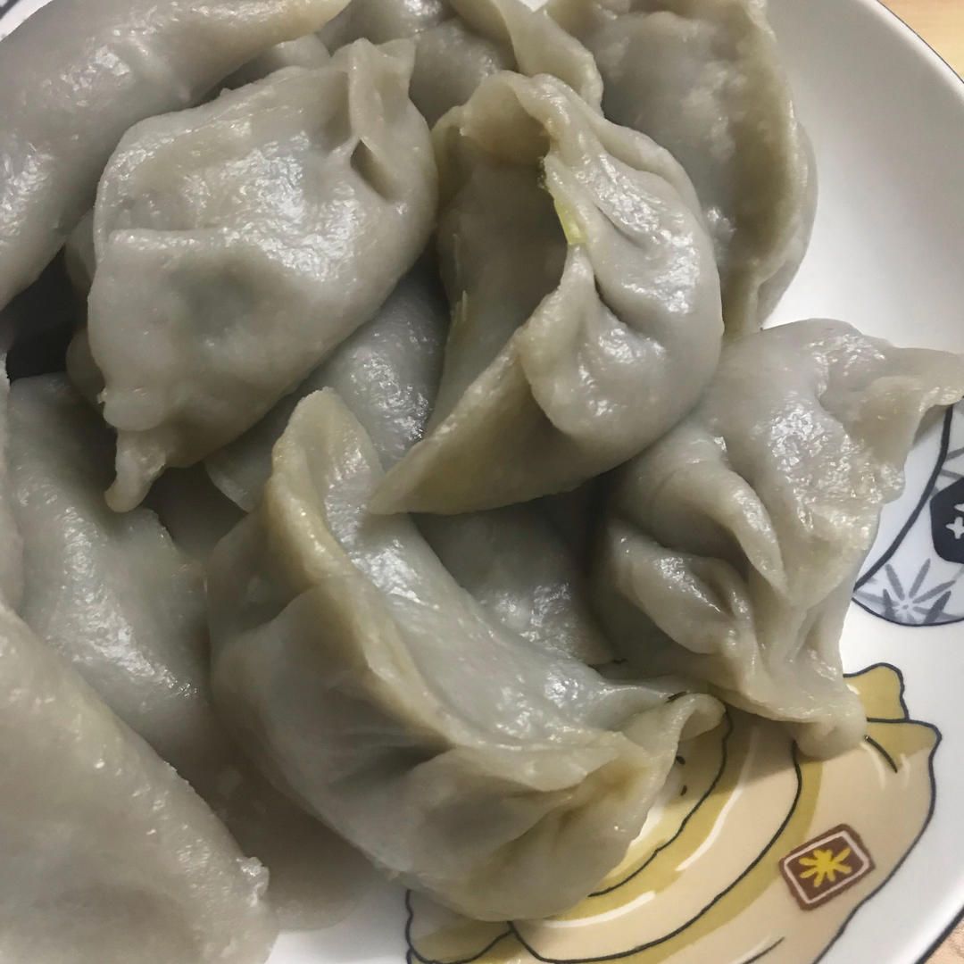 自己擀皮制作猪肉大葱饺子的做法