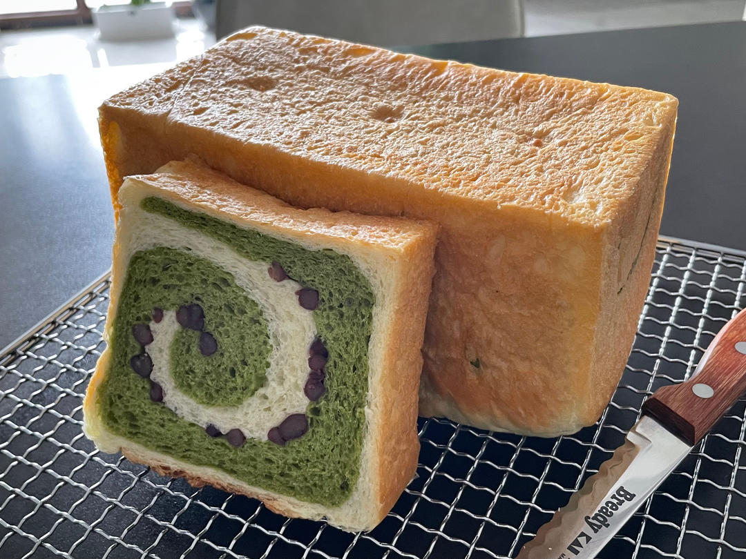 清香柔软的抹茶红豆吐司