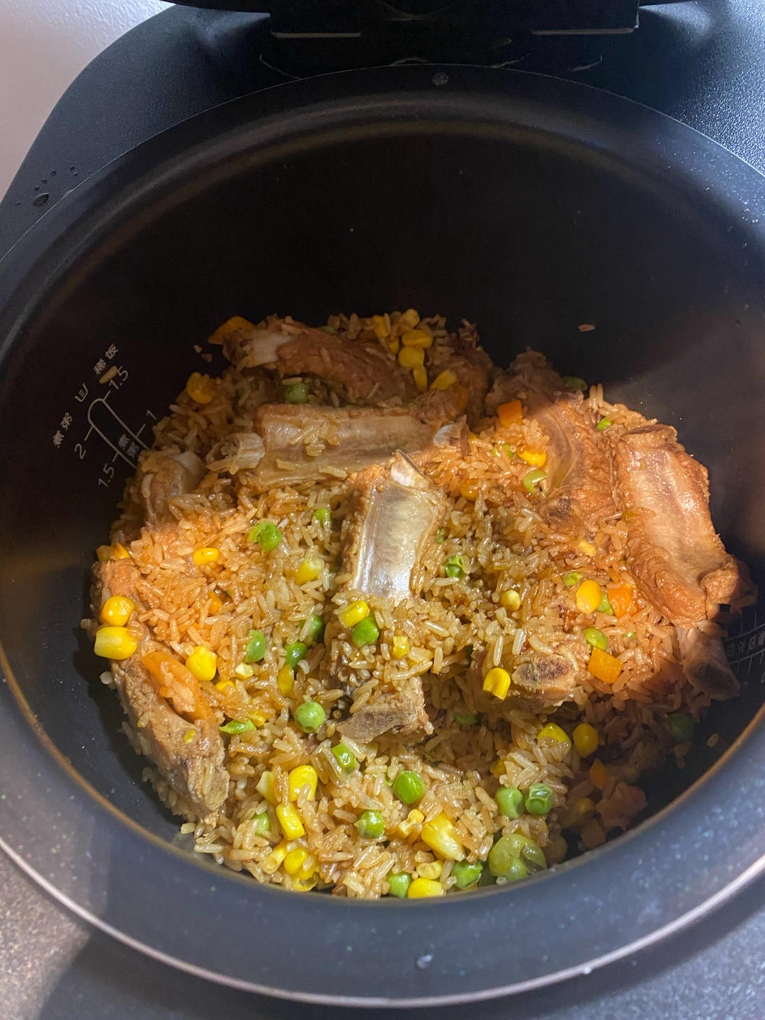 超简单的真香排骨焖饭！馋哭隔壁家小孩儿😋