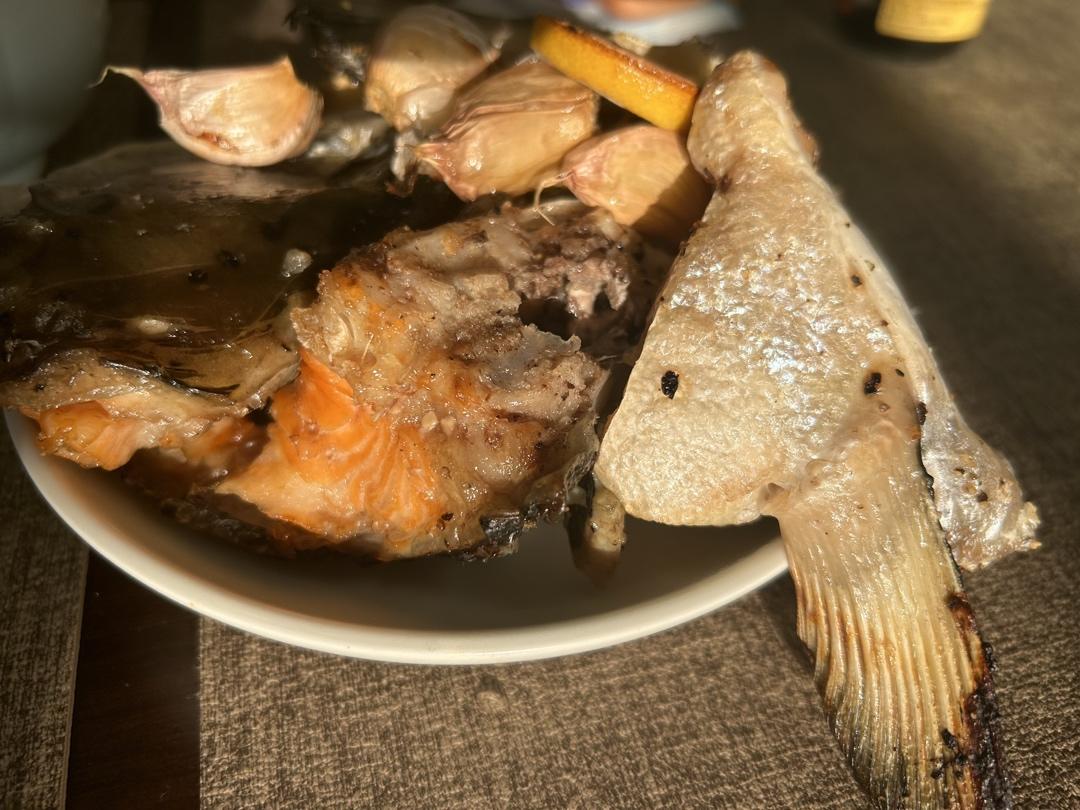不输日料店的烤三文鱼头
