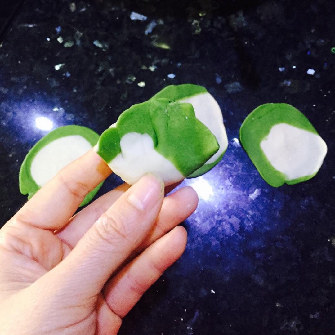 翡翠白玉白菜饺子详细版（附翡翠白玉白菜饺子包法，翡翠白玉饺子皮两种制法，面包机和面，翡翠白玉烧卖，各种馅料搭配）