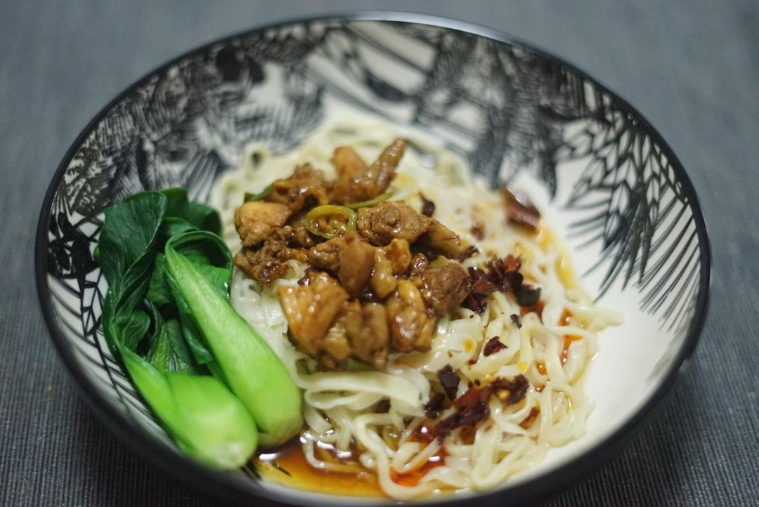 【小高姐】手擀肉臊面  手工做出口感劲道的擀面条