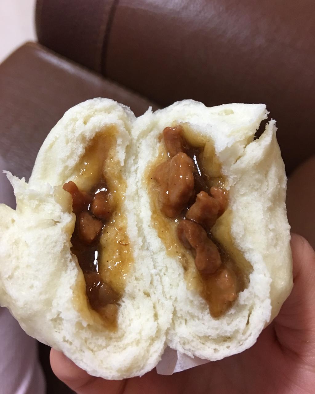 云朵般松软爆浆蜜汁叉烧包