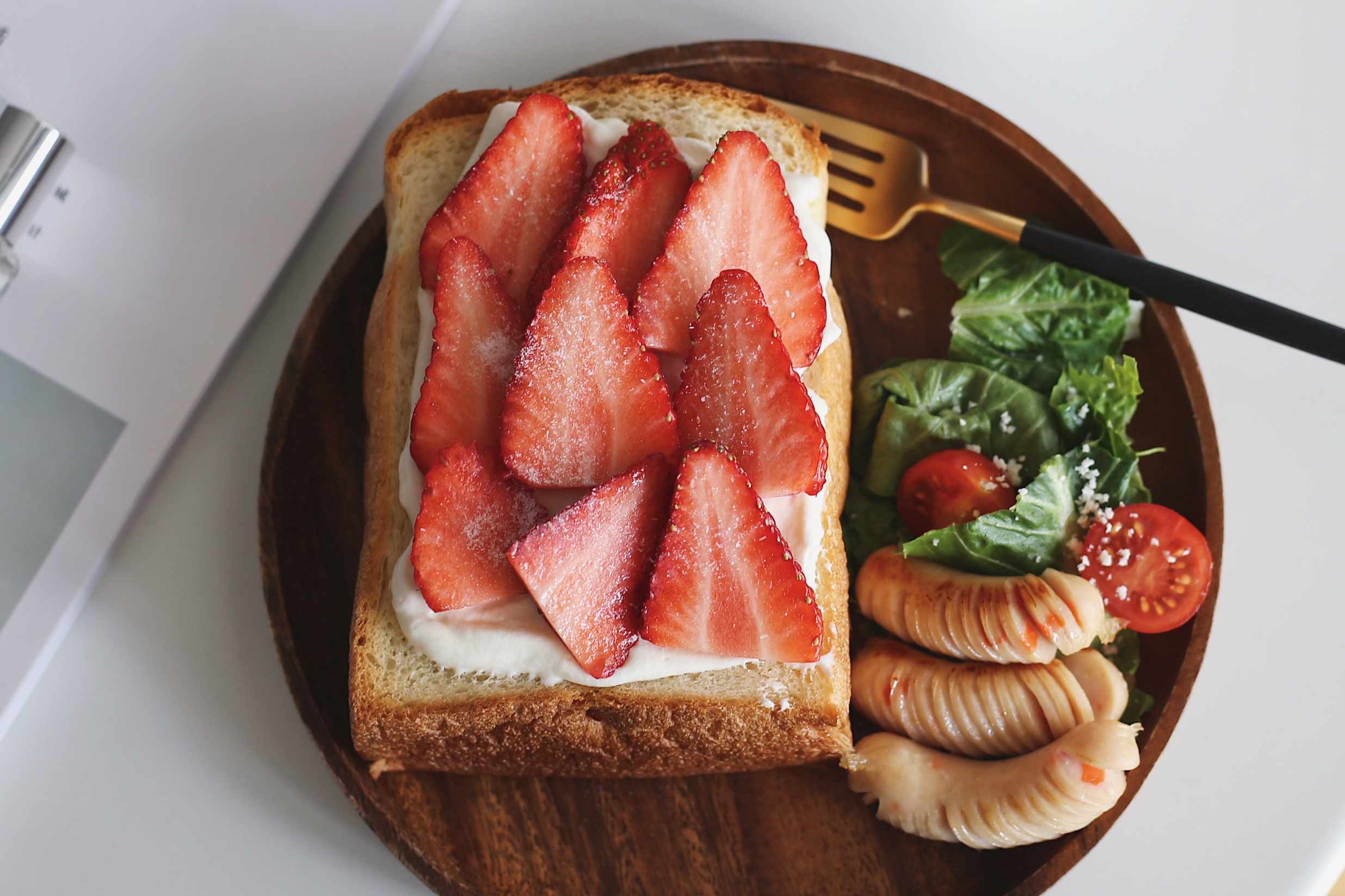 草莓奶油open sandwich的做法