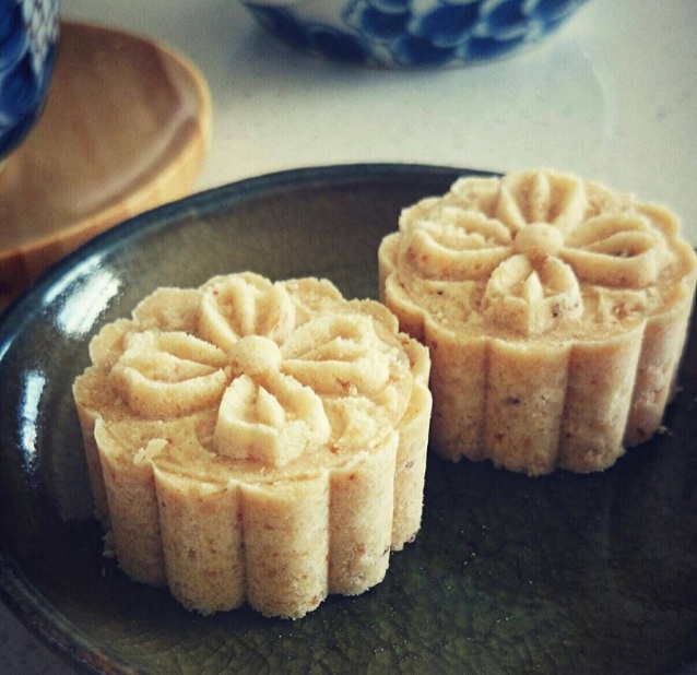 夜色小猪做的松子糕