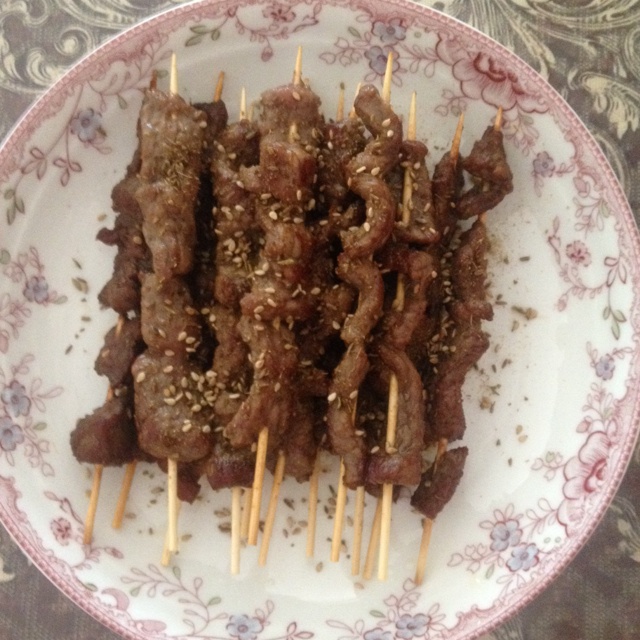 生烤羊肉串