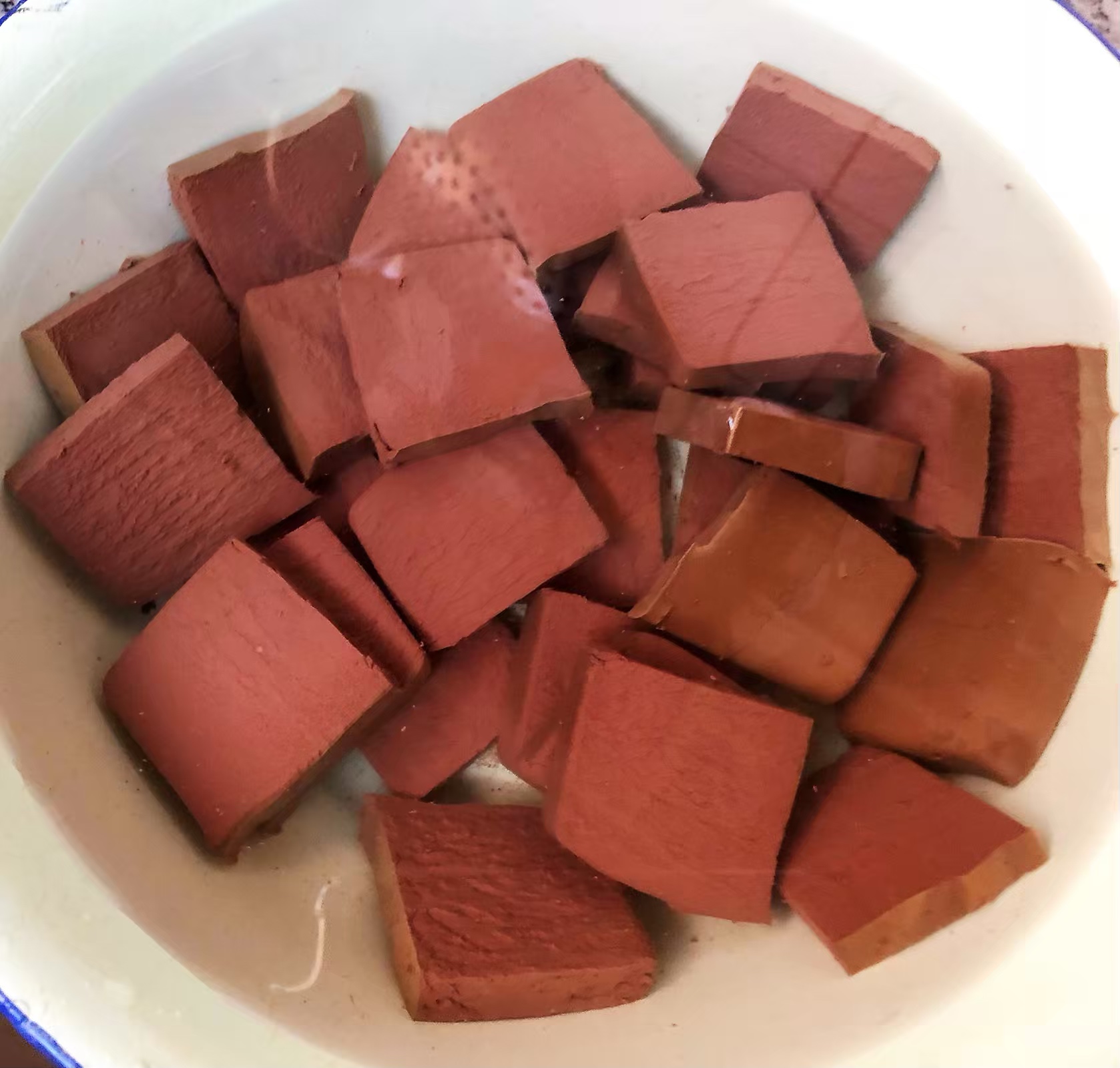 五花肉炖萝卜血豆腐的做法 步骤4