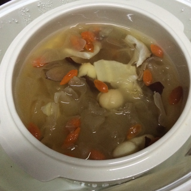 清炖鱼胶银耳羹