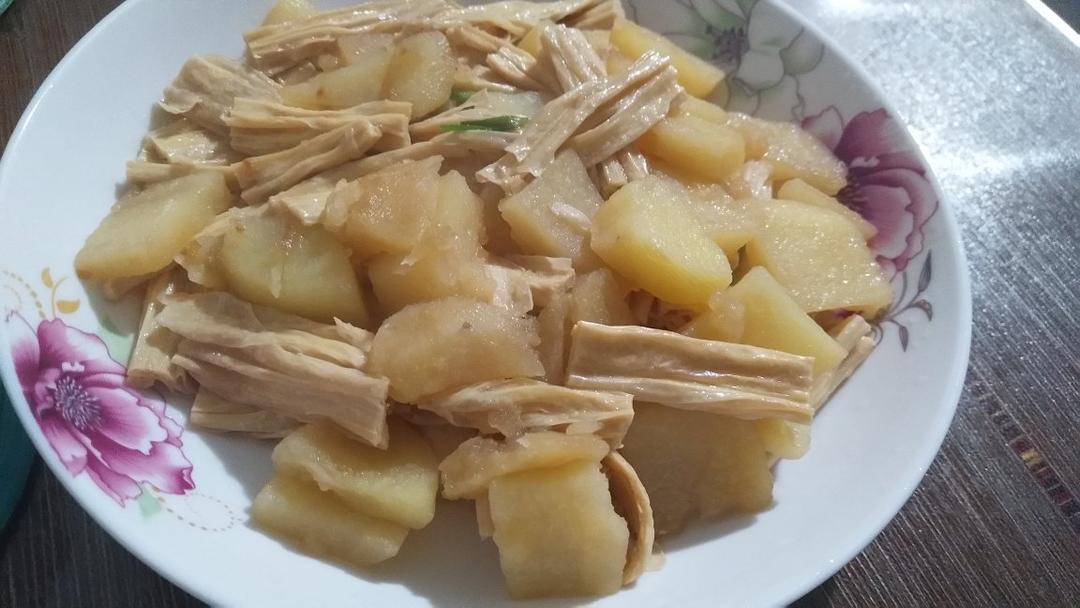 土豆烧腐竹