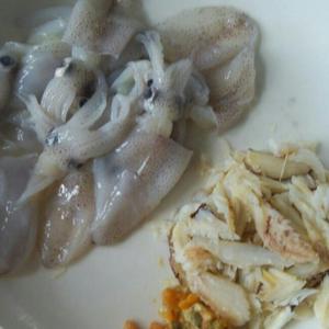 海鲜蟹黄粥的做法 步骤2