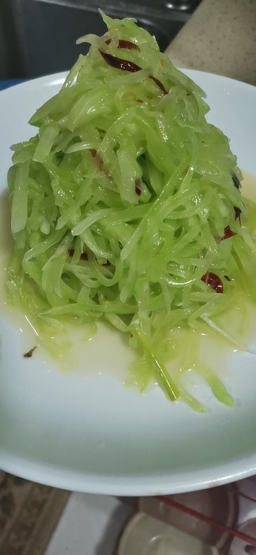 凉拌莴笋