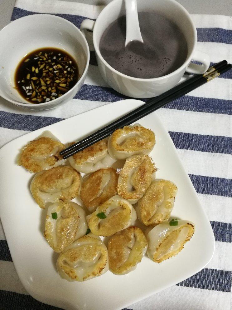 早餐来一锅香脆的生煎饺子