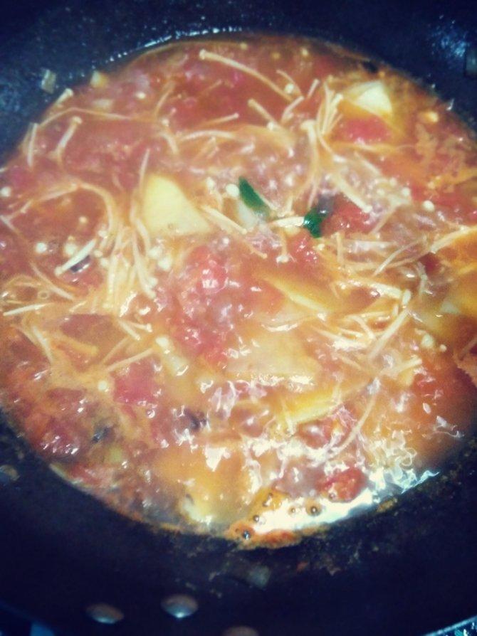 番茄金针菇巴沙鱼（龙利鱼）