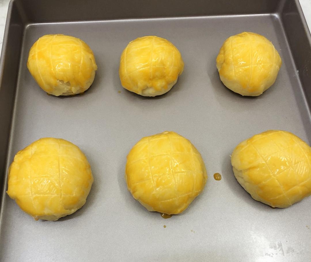 好吃到炸裂的港式菠萝包（附带制作酥皮的小视频）