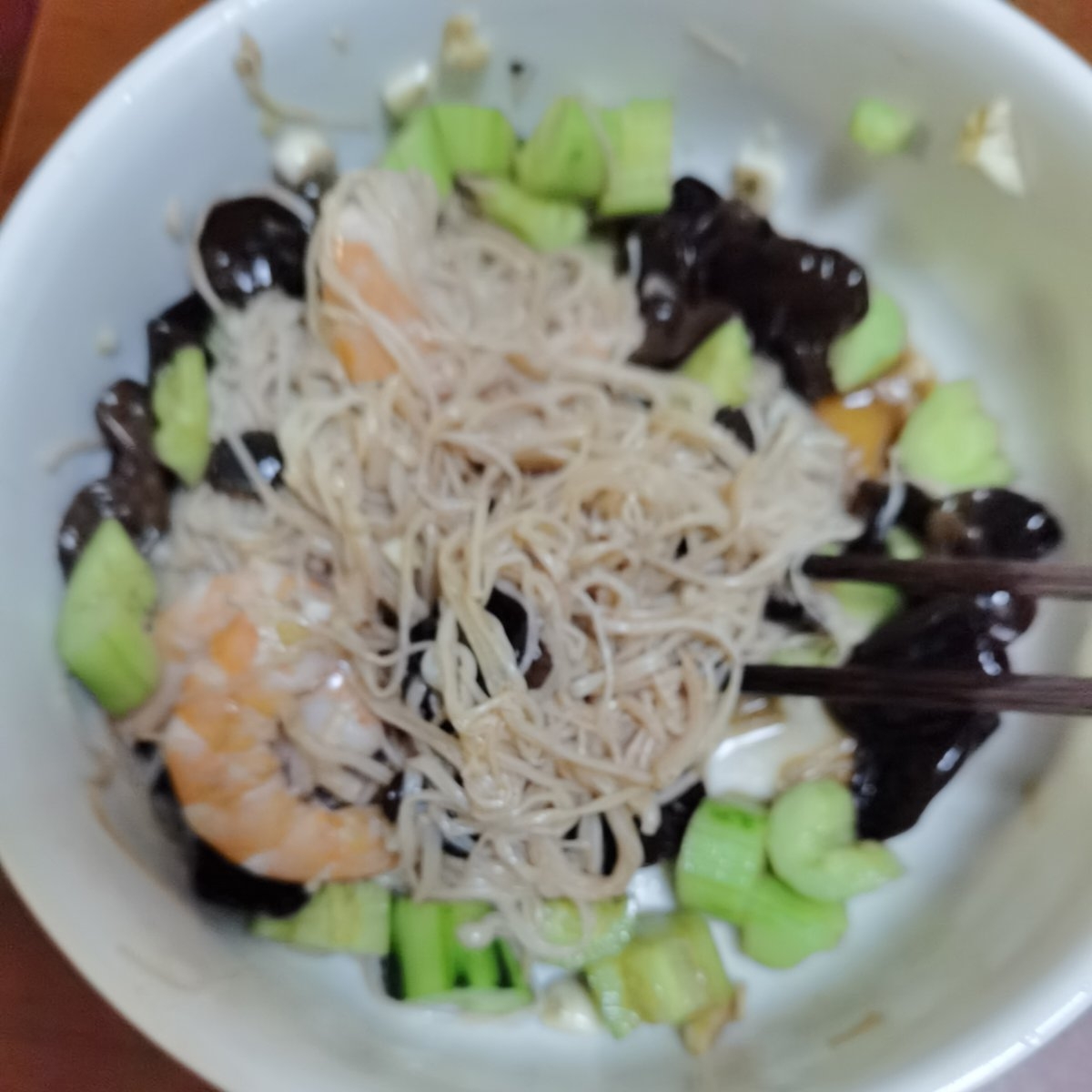 凉拌黄瓜黑木耳金针菇（自家餐桌上的常菜，健康做法）