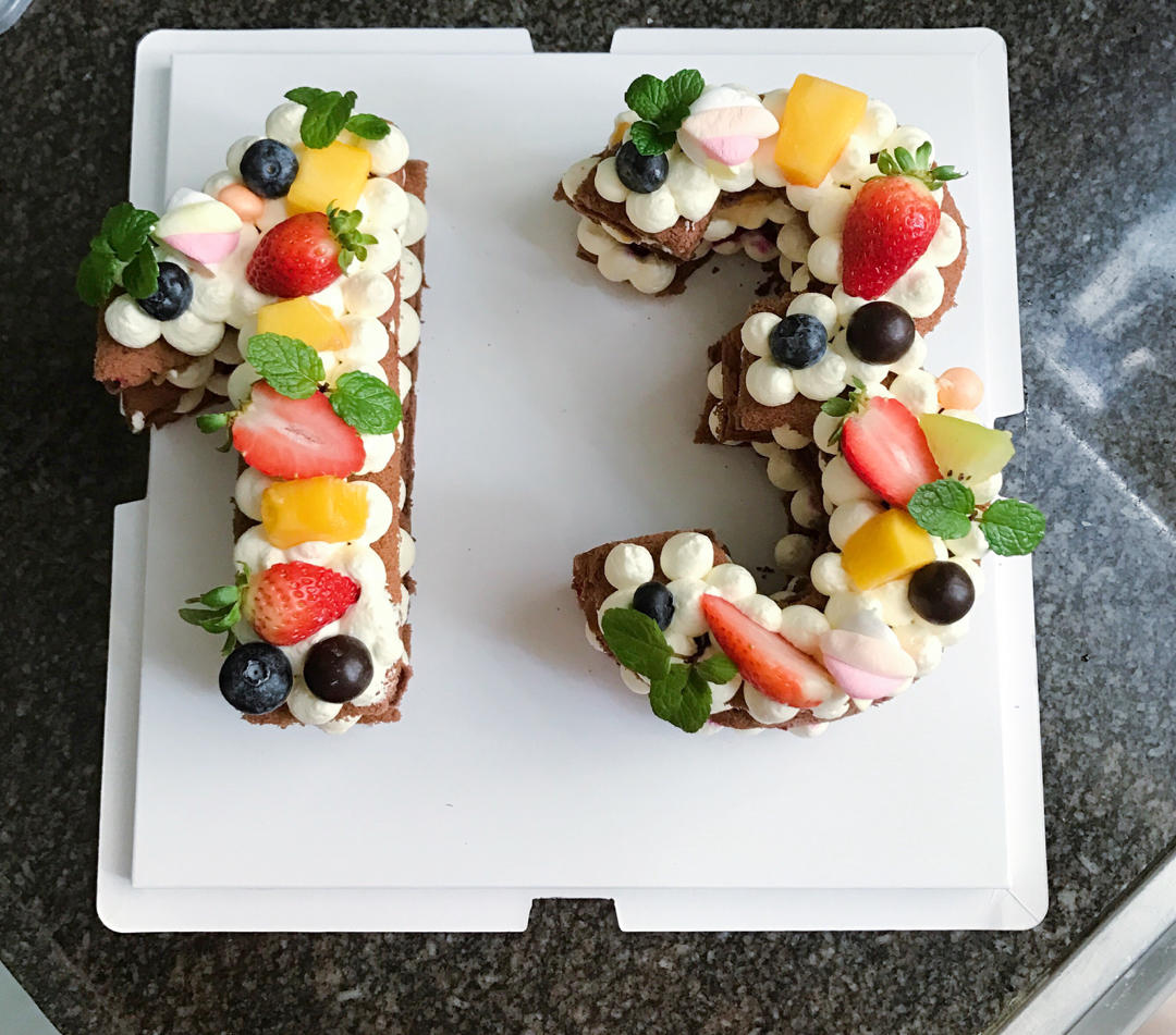 数字生日蛋糕（不用抹面技巧，新手也能搞定的高颜值水果裸蛋糕）