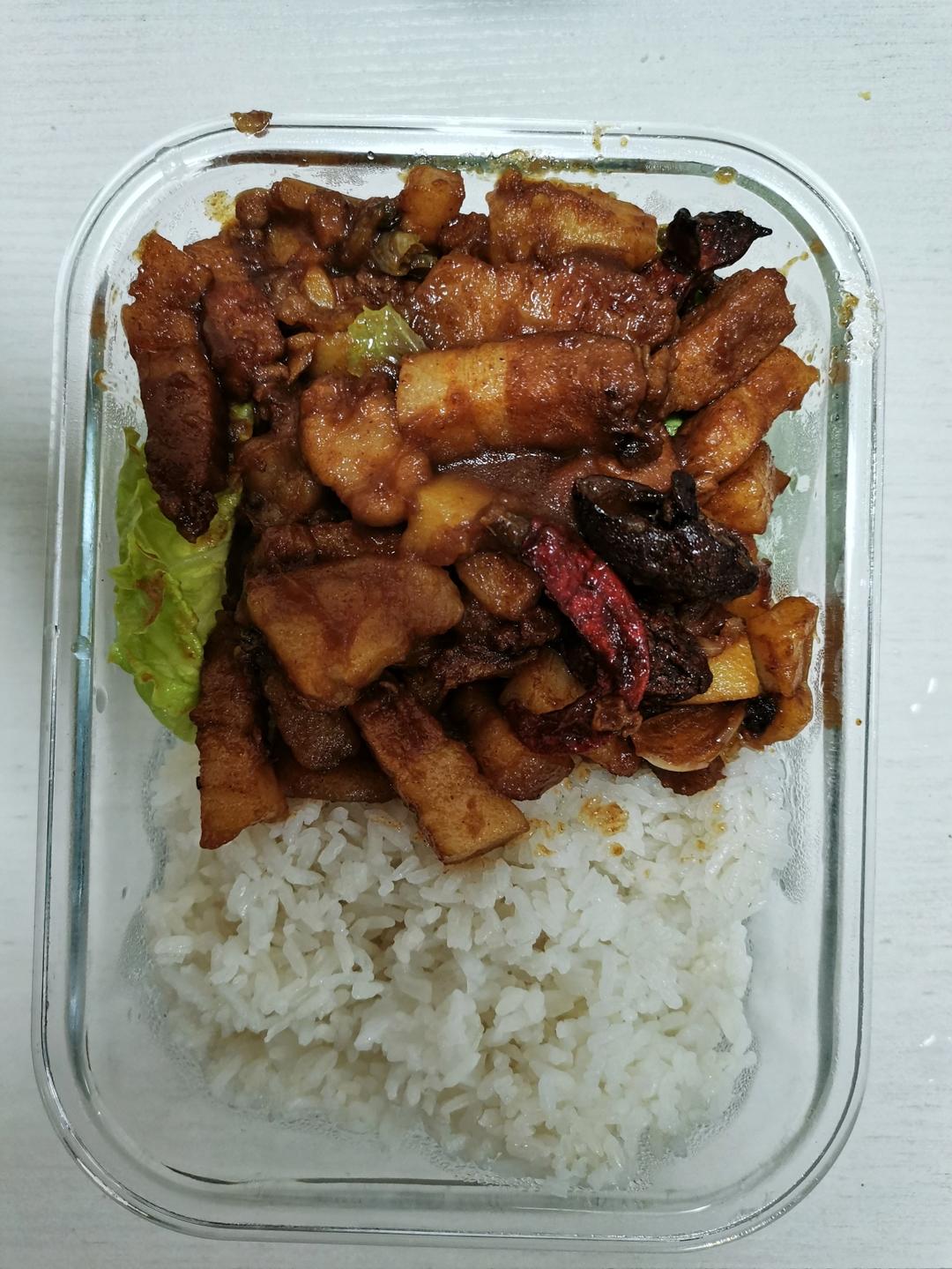 五花肉炖土豆
