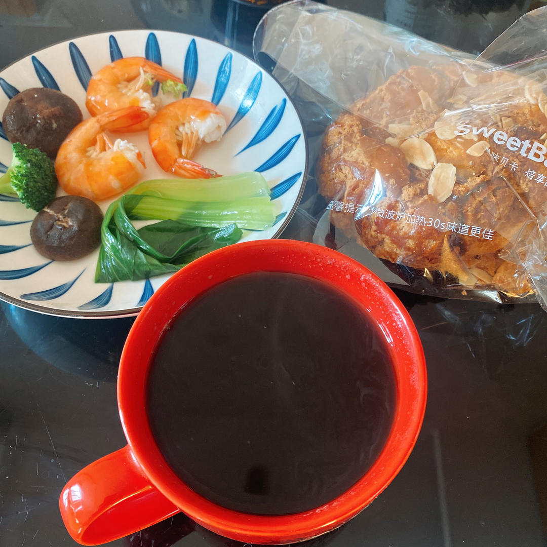 水煮虾（灵魂蘸料汁很关键哈😄）