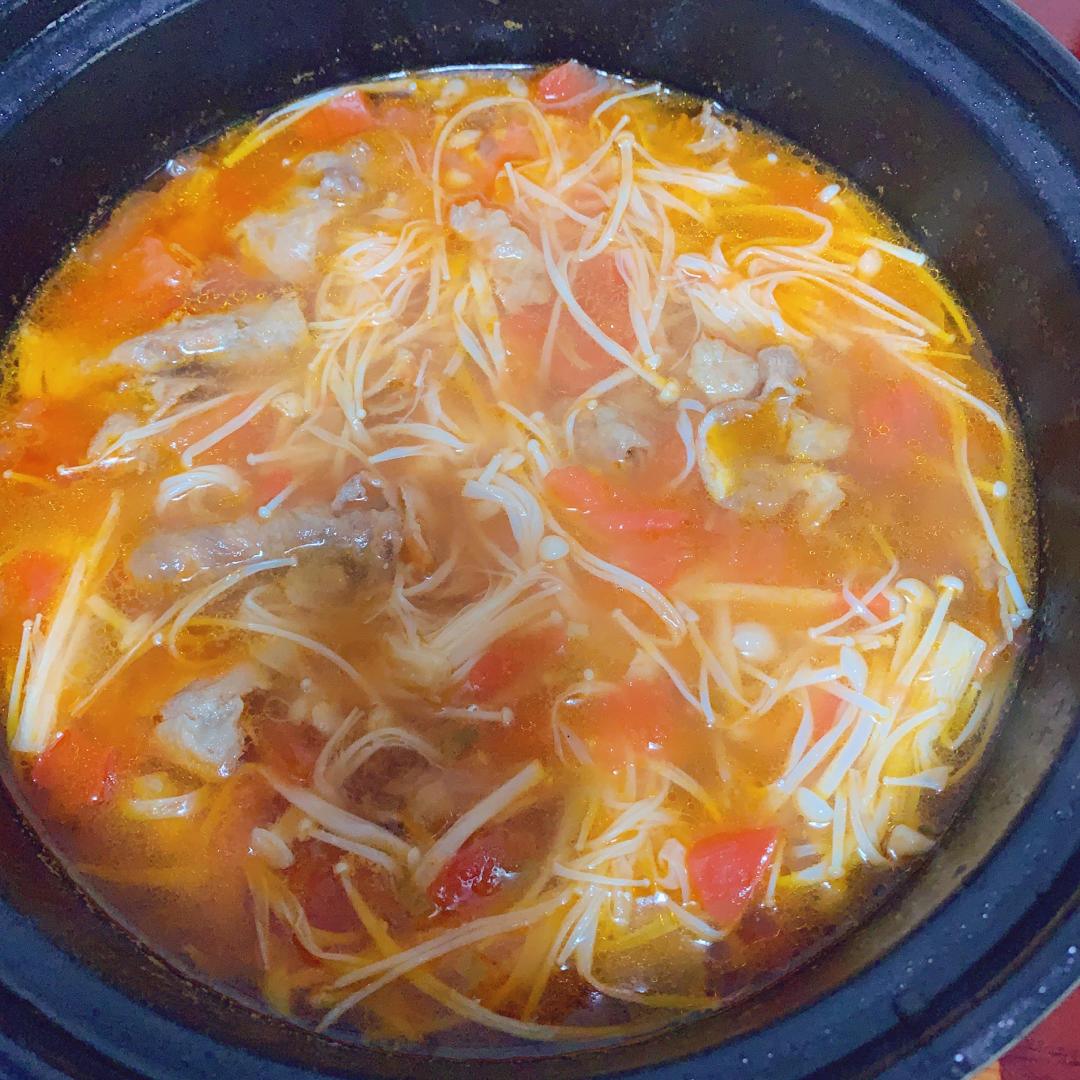 酸汤肥牛金针菇