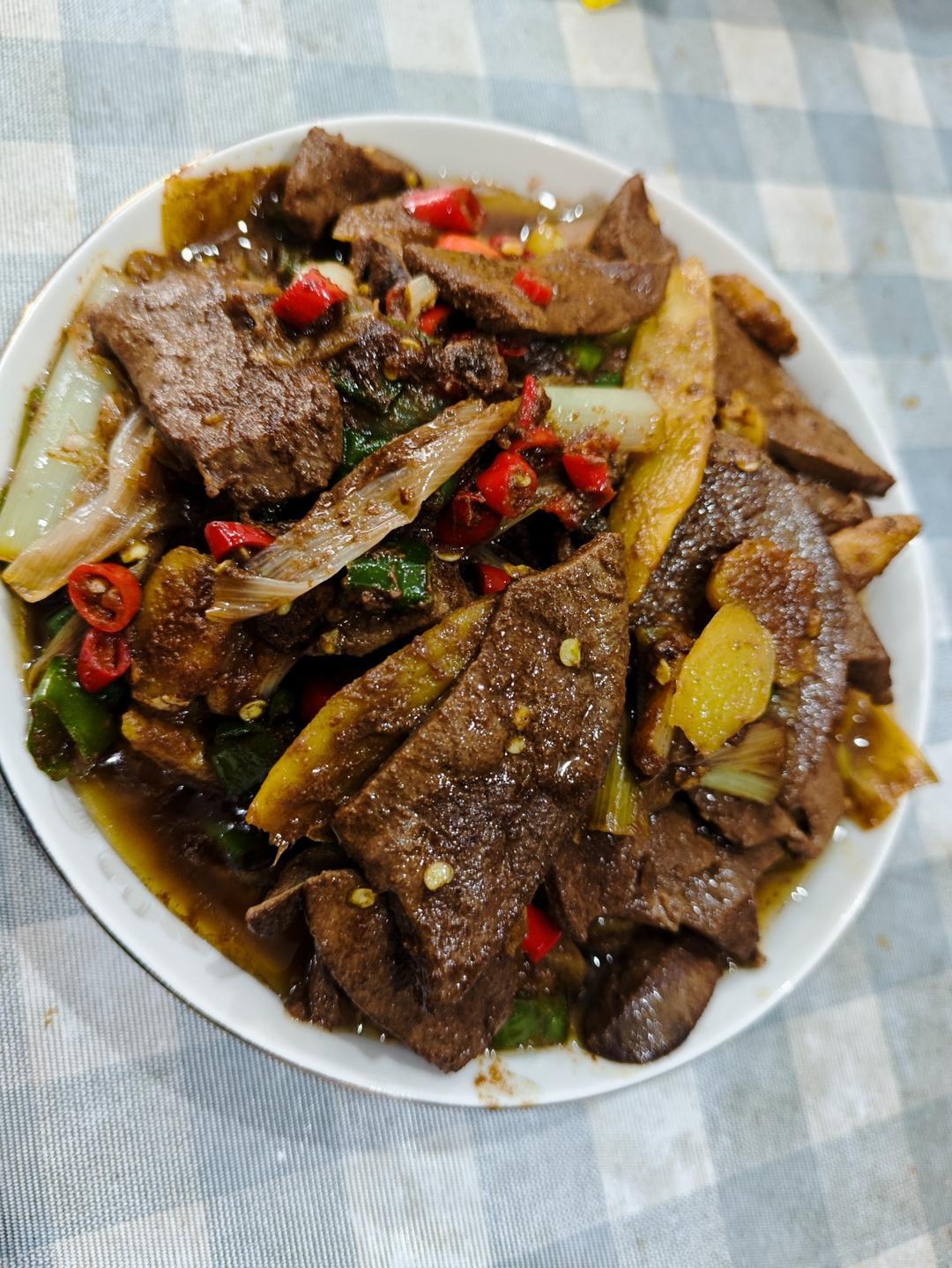 野性十足的湘西名菜【土匪猪肝】，吃它一定要备足米饭！
