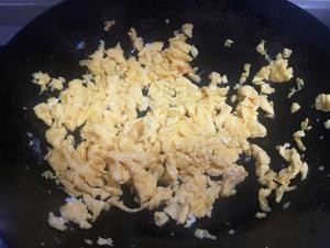 荆芥炒蛋的做法 步骤7