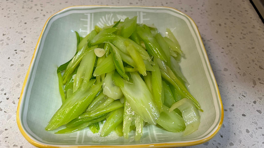 究极解油腻好菜：蒜炒西芹