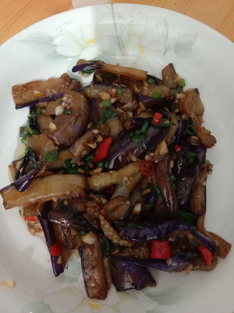红烧茄子（教你炒茄子不变色的小妙招）