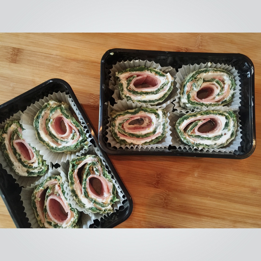 烟熏三文鱼菠菜蛋卷