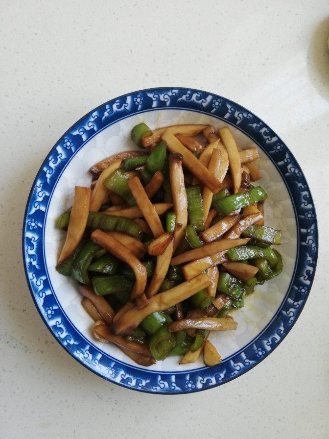 青椒素炒杏鲍菇