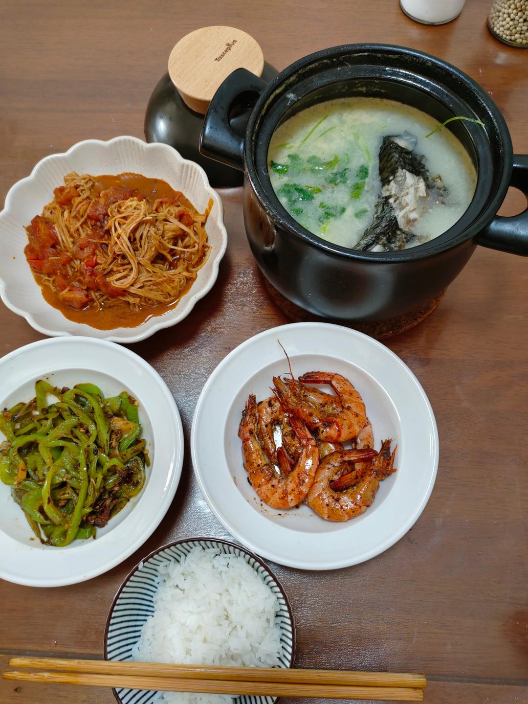 鲜浓鱼汤鲤鱼汤（鲫鱼汤）